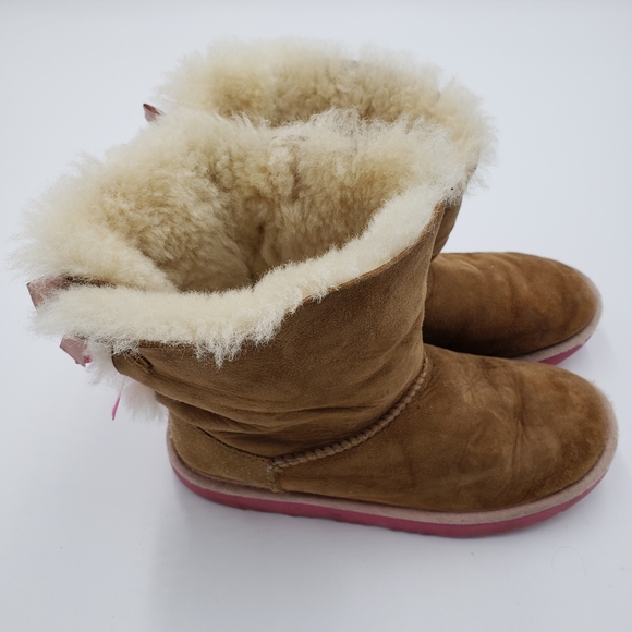 UGG...BAILEY BOW II BOOT - Picture 2 of 5